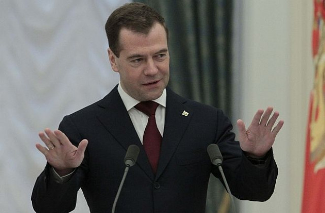 Медведев връчи награди на космонавтите Георги Иванов и Александър Александров