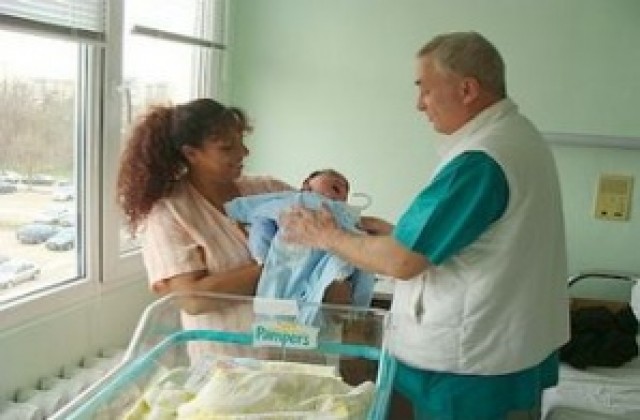 Бебето рекордьор Миглен вече си е в къщи