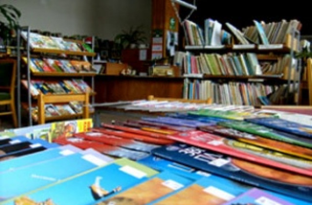 Ученици пишат  книгата „Ние сме бъдещето на Шумен
