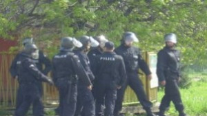 Задържаха трима наркоразпространители единият опита да избяга