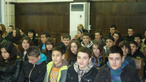 Ученици от математическа гимназия посетиха Районния съд