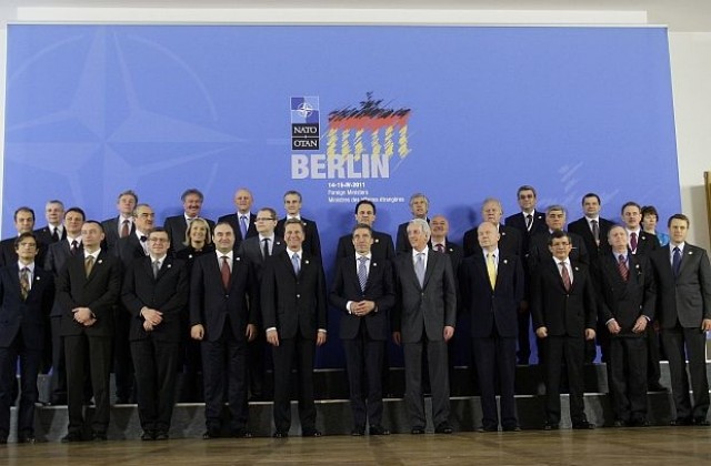 НАТО и ЕС планират първа обща среща, посветена на либийската криза