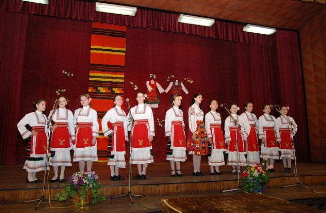 Песни и танци в с. Чирен