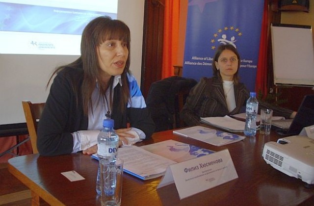 Хюсменова показа в Благоевград филм за това как „работят” европейските пари