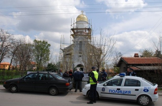 Болярово брани камбаната на храма Св. Харалампий