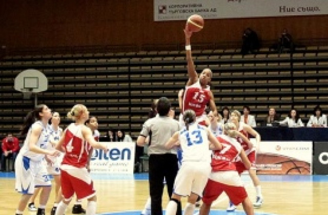 СНИМКИ: Левски победи Нефтохимик и намали изоставането си на 1:2 победи