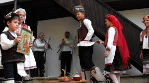 Капанци празнуват Цветница заедно