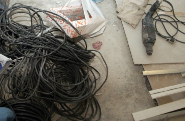 Събират стара черна и бяла техника и електроника