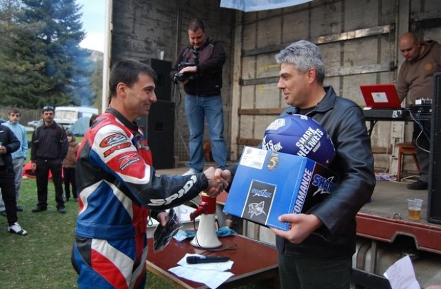 Над 1 500 човека участваха в мотосреща край Реселец