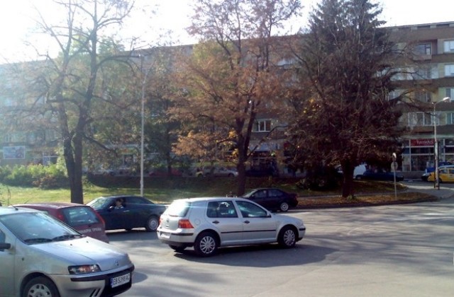 Възстановяват хоризонталната маркировка в Габрово