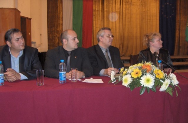 Помолиха общински съветници да помогнат на болно момче