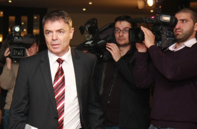 Министър Игнатов е „за” профили на учителите във Facebook