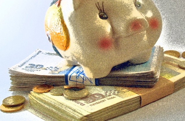 Жена отмъкна кутия с дарения