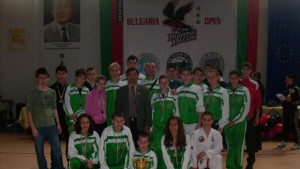 Куп медали и купа за второ място за Кум Рьонг