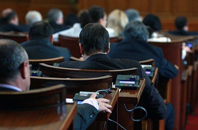 Депутатите си гласуваха Великденска ваканция