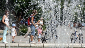 Пускат фонтаните пред НДК