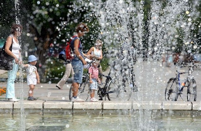 Пускат фонтаните пред НДК