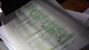 Разбиха печатница за фалшиви пари