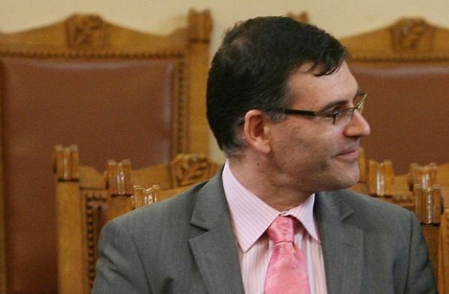 Увеличението на минималната заплата било „следващ въпрос”