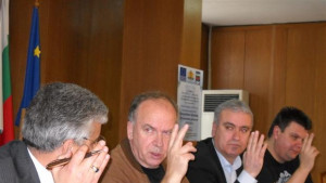 Не одобриха повишаване на заплати на общински служители