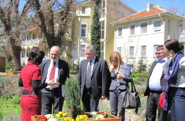 Министър Тотю Младенов посети „Карин дом”