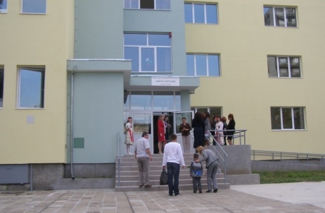 280 ученици бяха прегледани за гръбначни изкривявания в училище Райчо Каролев