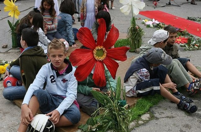 Родители: Внедряване на технологии в образованието, но не за сметка на живия контакт с децата