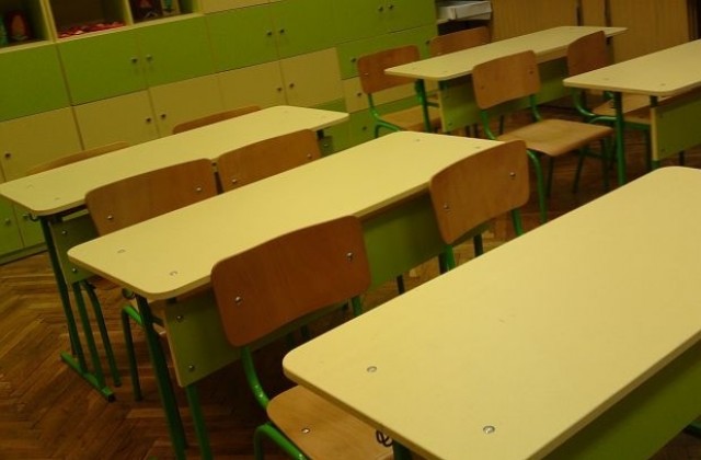 Иранци и непалци учат български във Варна