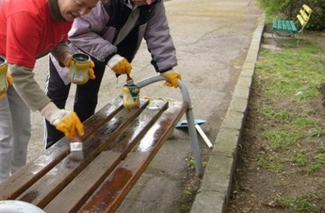 Община Видин отново ремонтира пейките в парковете