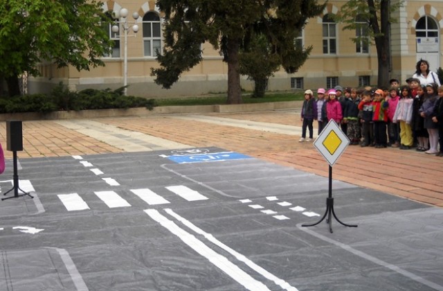 Приказка за пътя разказаха във Враца