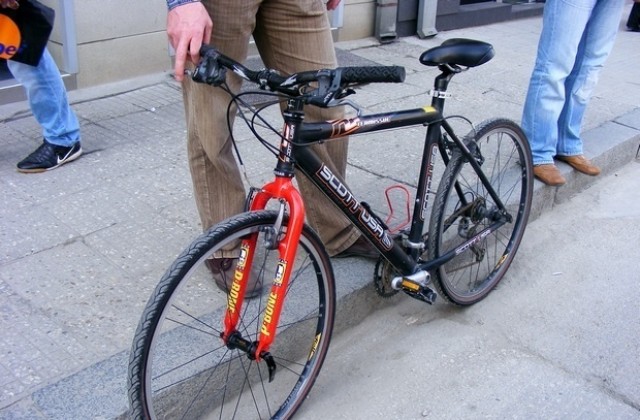 Велосипедистка е с охлузни рани след ПТП