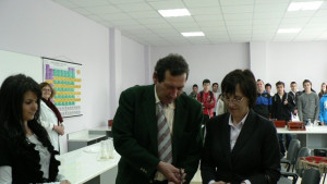 Откриха модерна лаборатория по химия