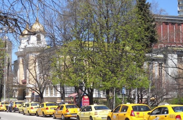 По-малко от месец остава на общините за определяне на пределните цени на таксиметровите услуги