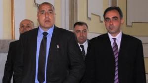 Борисов Найденов отърва кожата