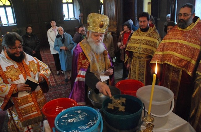 Литийно шествие за чудотворна икона