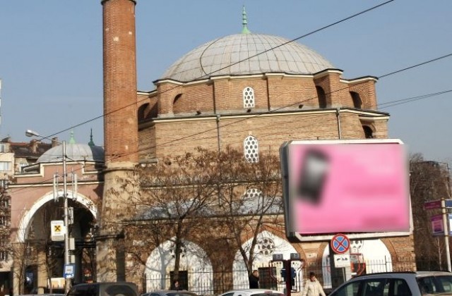„Атака” прекъсна петъчната молитва в джамията „Баня баши”