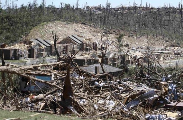 350 са вече жертвите на торнадата в САЩ
