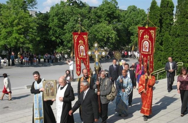 Шумен и Пловдив в спор за честването на празника на Св.Св. Кирил и Методий