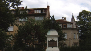 Местят постамента на паметника на Ботев друг път