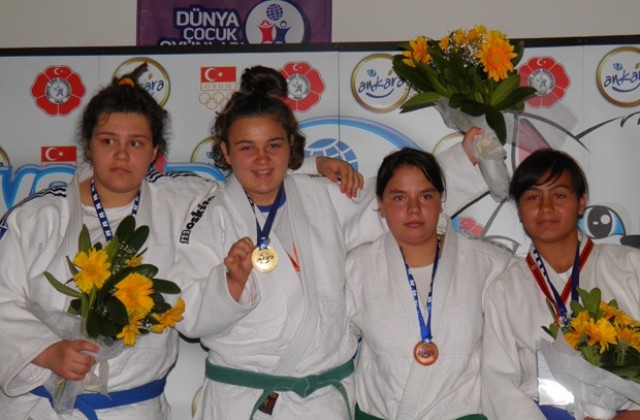 Два медала за Олимпия Козлодуй от световни детски игри