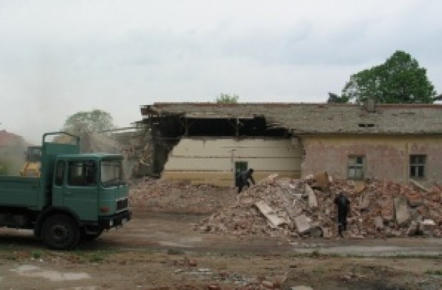 Събарят детска градина „Теменуга