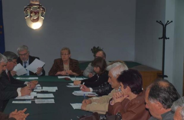 Обмислят 3 варианта за намаляване на такса смет за бизнеса в Разград