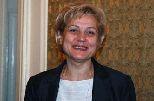 Менда Стоянова: Минималната заплата да се вдига по браншове