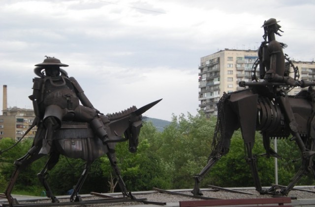 Предложение за атрактивна скулптурна група