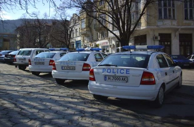 Задържаха 27-годишен блудствал с две малолетни момичета