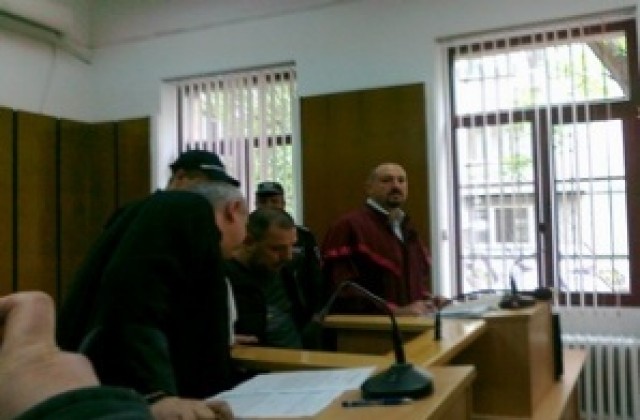 Оставиха в ареста единия от Хиените