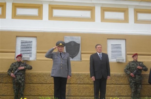 Откриха паметна плоча на спасителите на шуменски бойни знамена