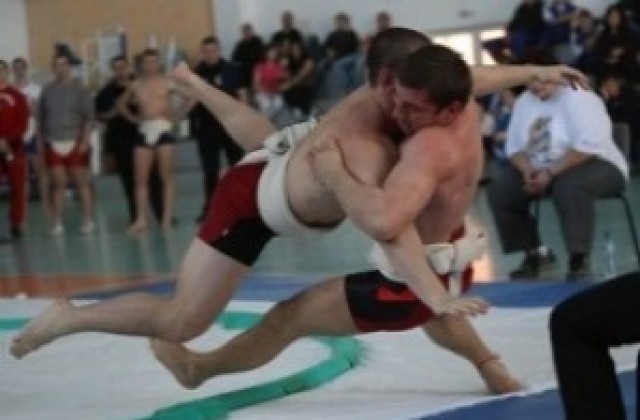 България спечели 29 медала в първия ден от Европейското по сумо