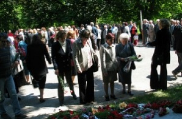 Цветя и венци за Деня на победата