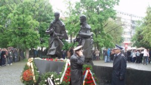 Цветя на признателност песни и танци за Деня на Европа